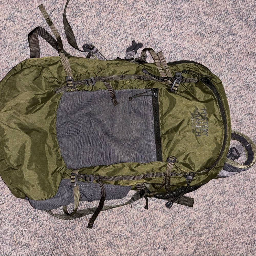 Camping backpack - Picture 2 of 2